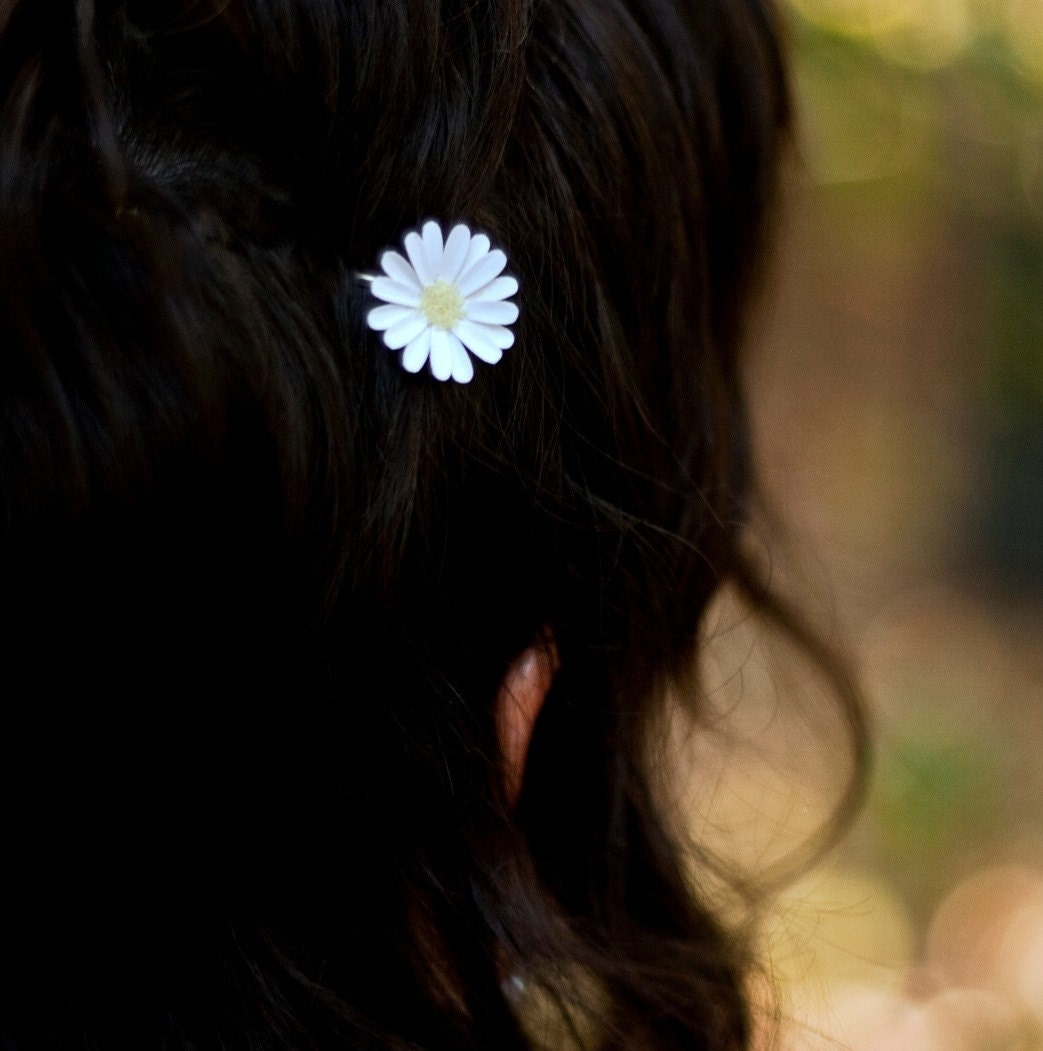daisy hair pin - paper flower accessories for everyday or special event