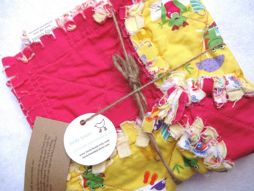 birdy boots...Luvy Rag Quilt...'Sunny Frogs'....ReAdY to SHiP............