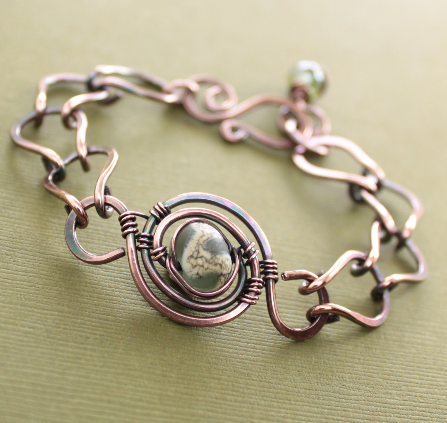 Lampwork copper bracelet with a handmade chain in adjustable length.
