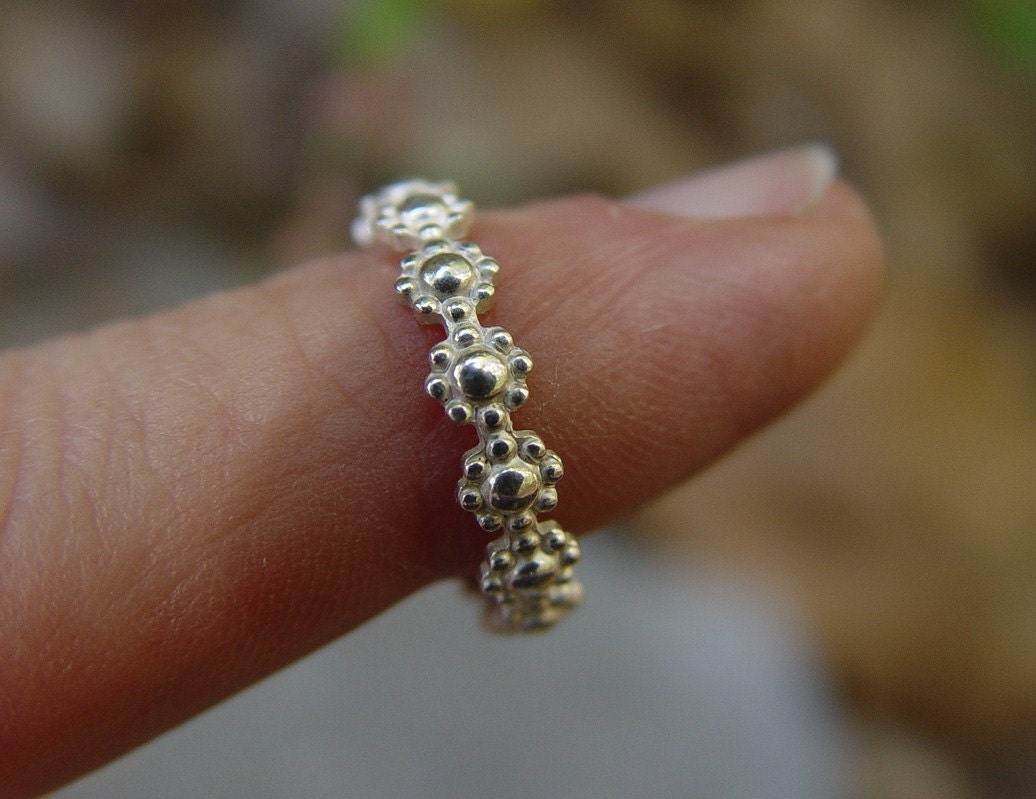 Silver Daisy Ring / stacking ring / thumb ring / daisy chain ring / flower girl ring