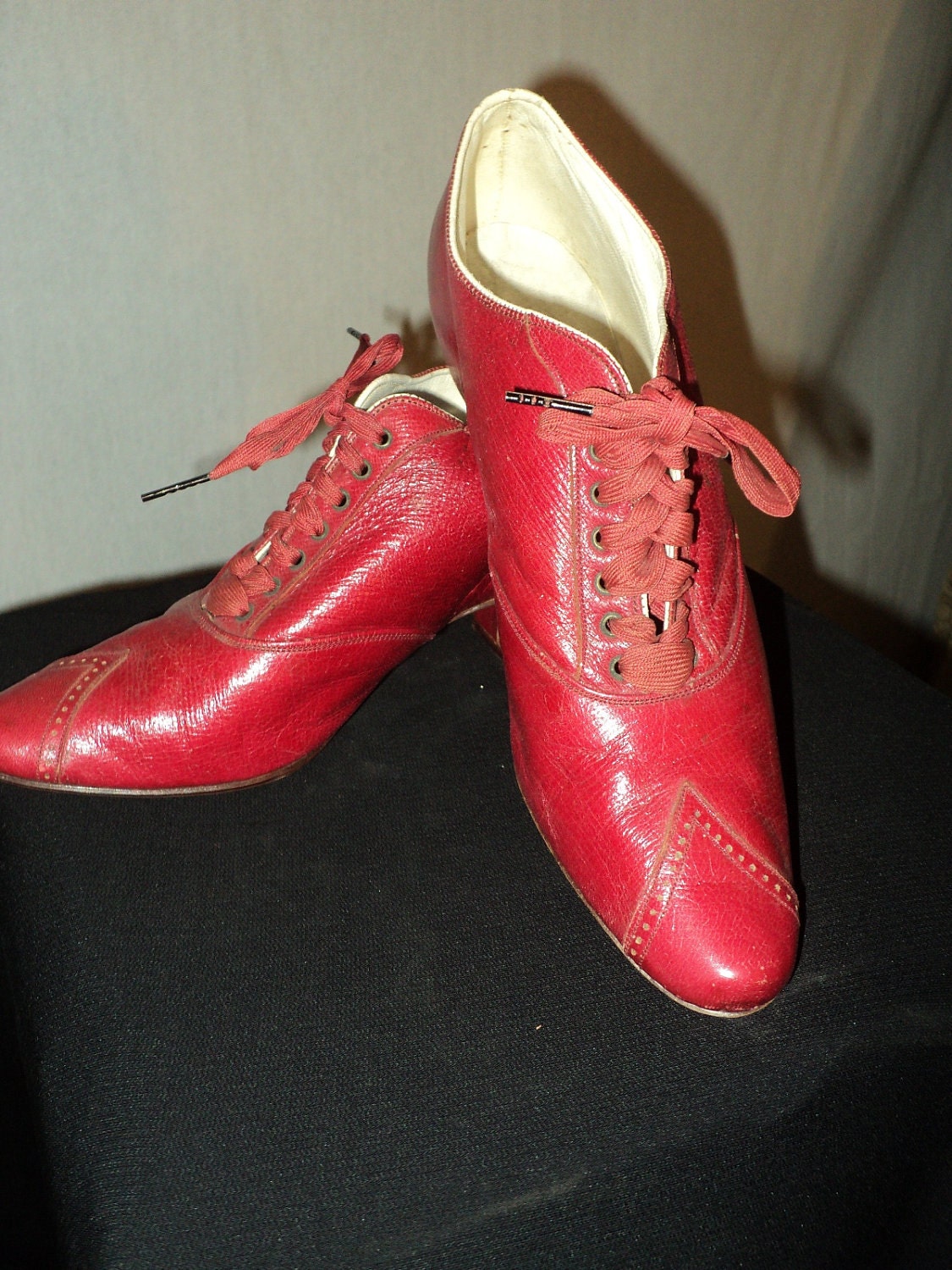 Turn of the Century Ladies Red Shoes Louis Heel Museum collection excellent condition