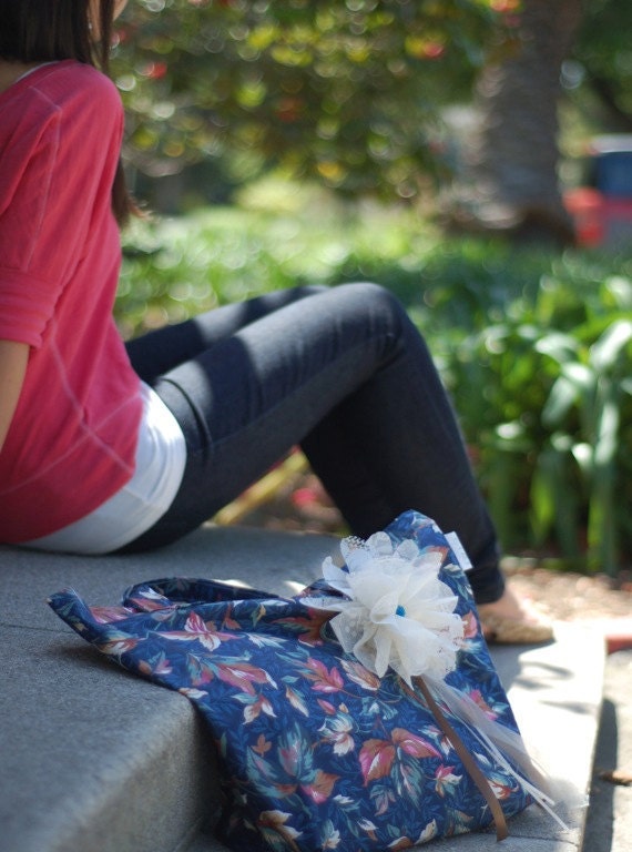 Tote bag with a flower key chain