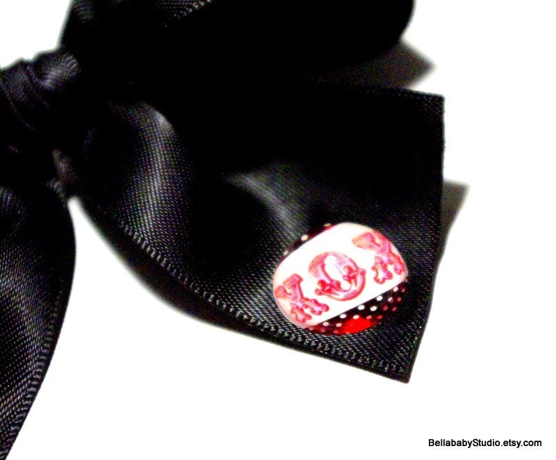 XOX Kiss Hug Valentine Black Satin Hair Bow