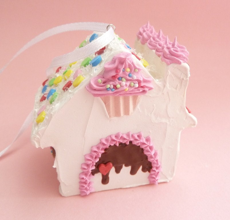 Gingerbread House Christmas ornament for Christmas Tree Decoration candy land Theme frosted house with fake cupcake sugar cookie candy cane