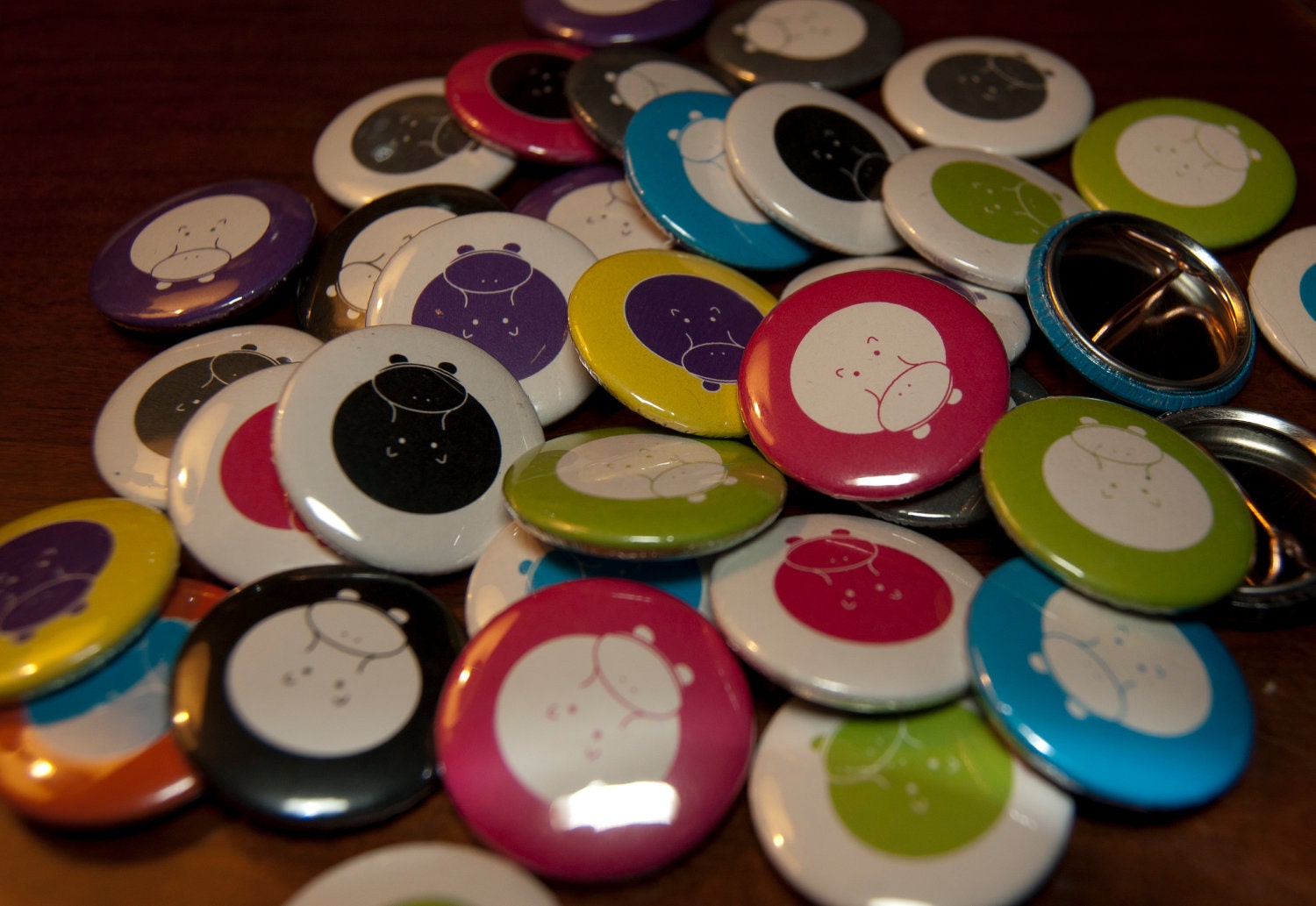 1 inch hippo button