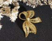 WEST GERMANY Vintage Gold Tone RIBBON Brooch