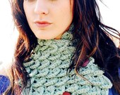 Crocodile Scarflette