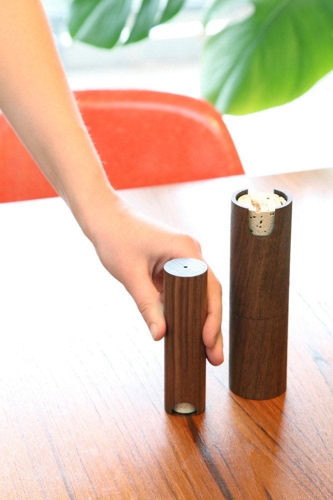 Peppermill and Salt shaker set