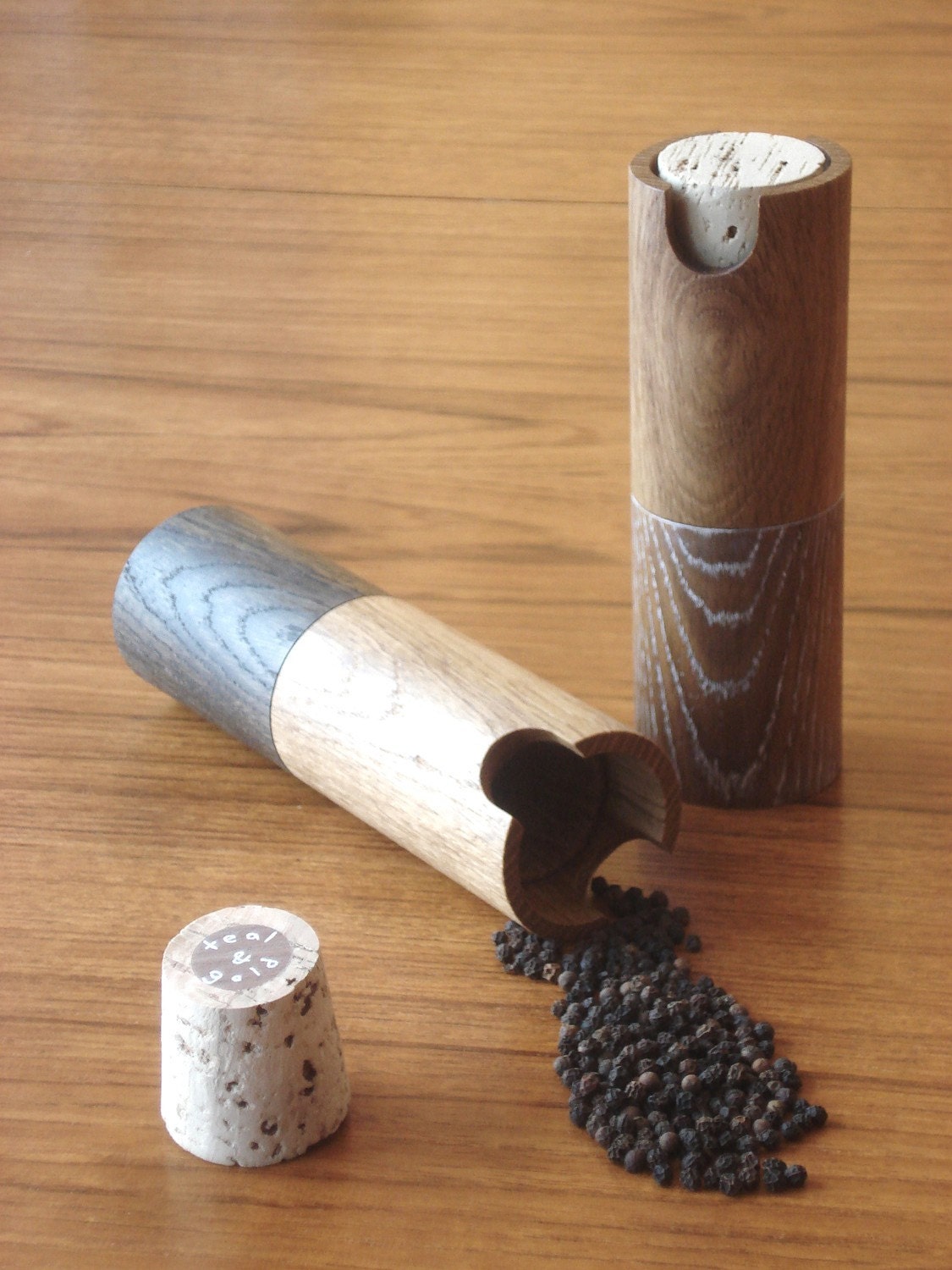 Peppermill and salt grinder white oak set pepper mill