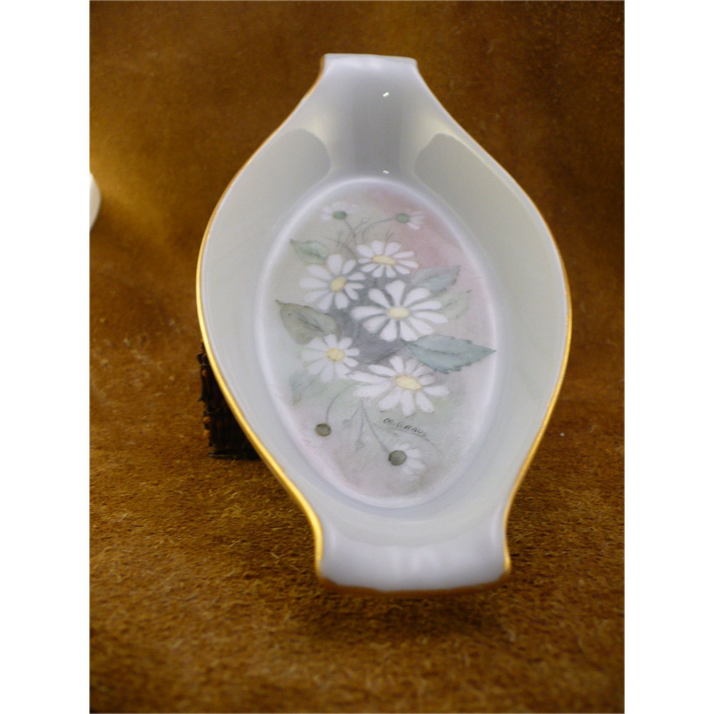 White Daisies Gold Rimmed Vintage Dish