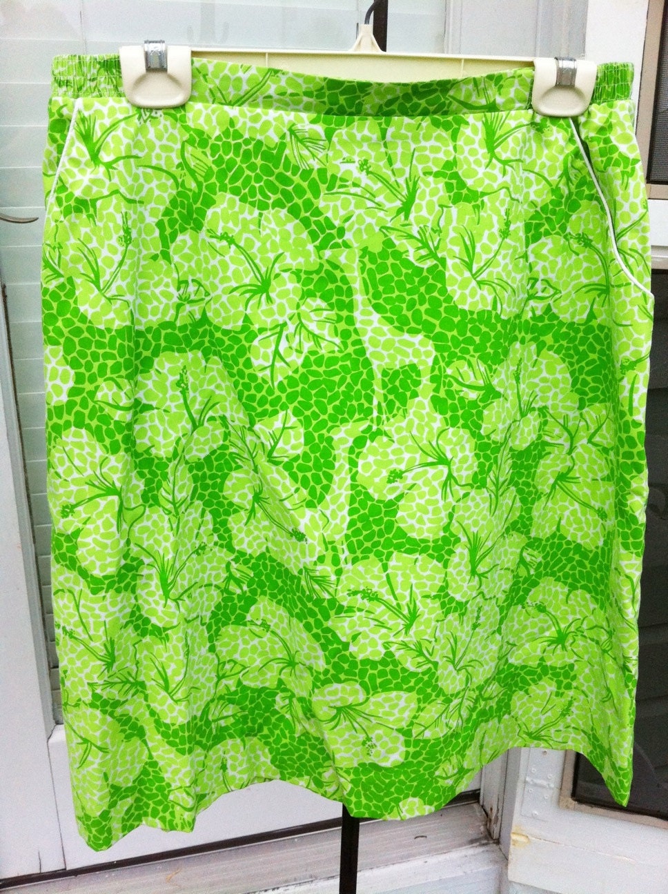The Vested Gentress vintage skirt. Green giraffe and hibiscus flowers. Hand-Screened Print. Kitschy kawaii.