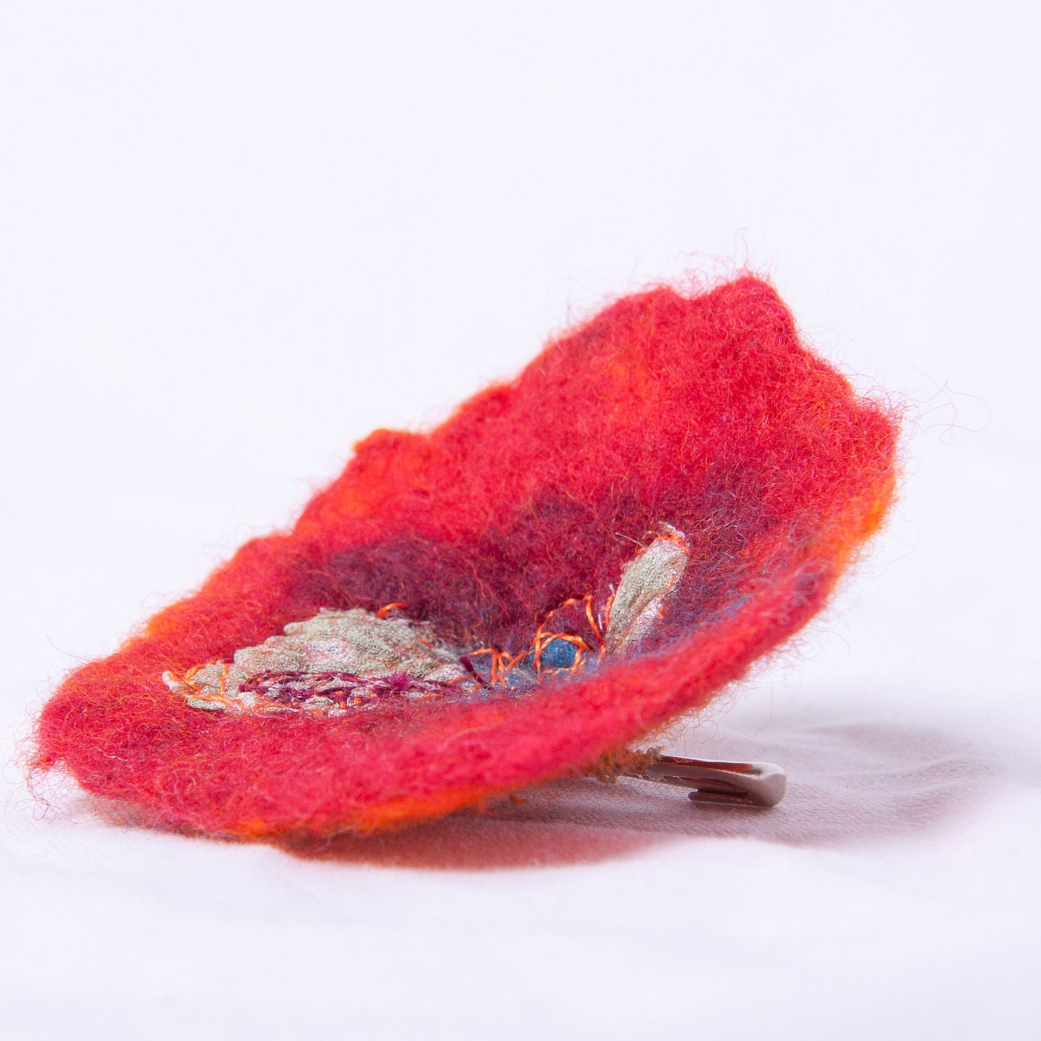 Poppy felt flower jewellery, red poppy brooch, felted embroidery poppy pin, floral jewelry gift, embellished ooak