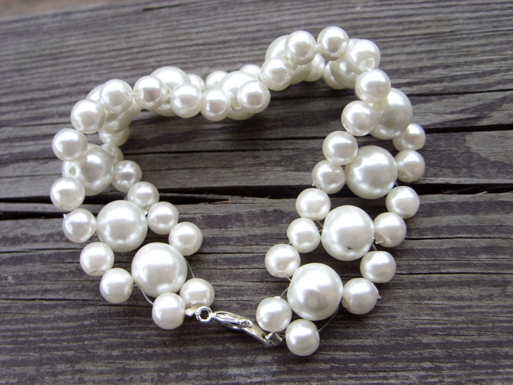 simple smart white wedding pearl bracelet