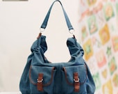 Zippered bag sewing pattern with two front pockets in PDF