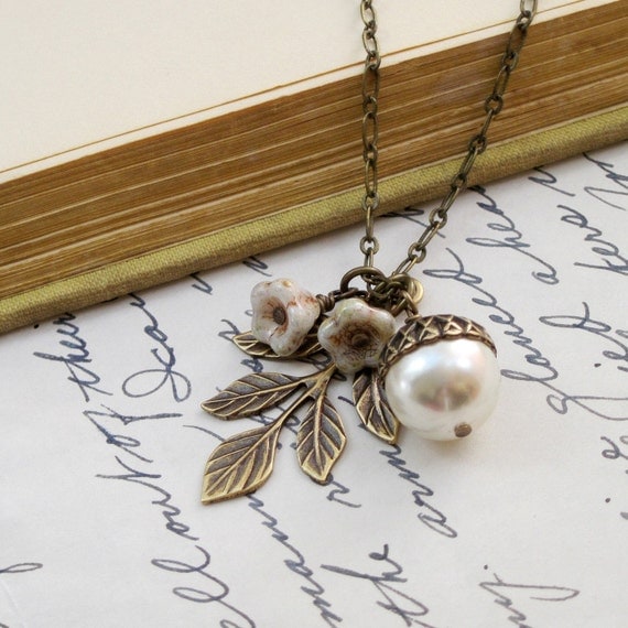 Pearl Acorn Necklace Leaf Necklace Pearl Necklace Autumn Acorn Nature Jewelry Flower Necklace Antique Brass Jewelry Woodland - Nutcracker