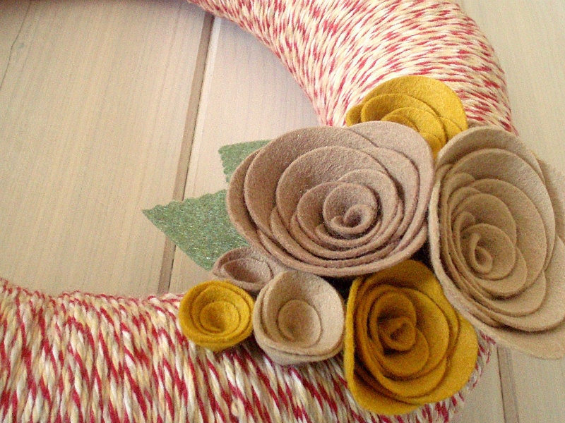 Yarn Wreath Felt Handmade Door Decoration - Tan and Red 12in