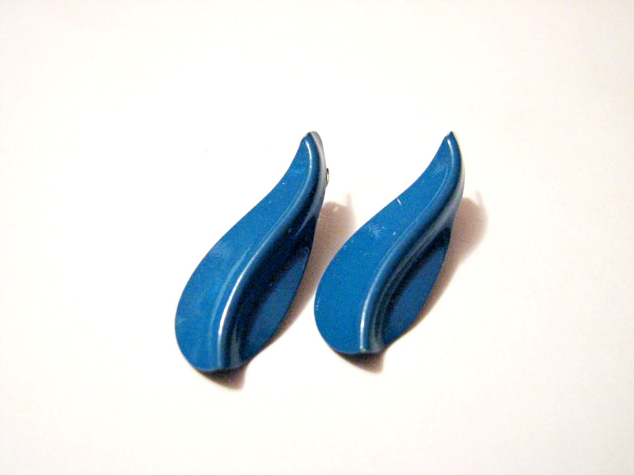 Vintage Metallic Blue Wavy Swirl pierced Earrings