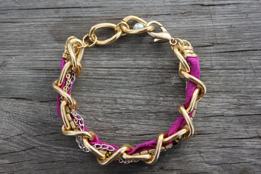 Purple Bracelet with Silk and Golden Chain