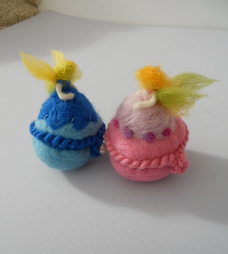 Rosebud...A Little Tooth Fairy Box in Pink... A Needle Felted container / trinket box / pot / bowl. FREE Worldwide Shipping