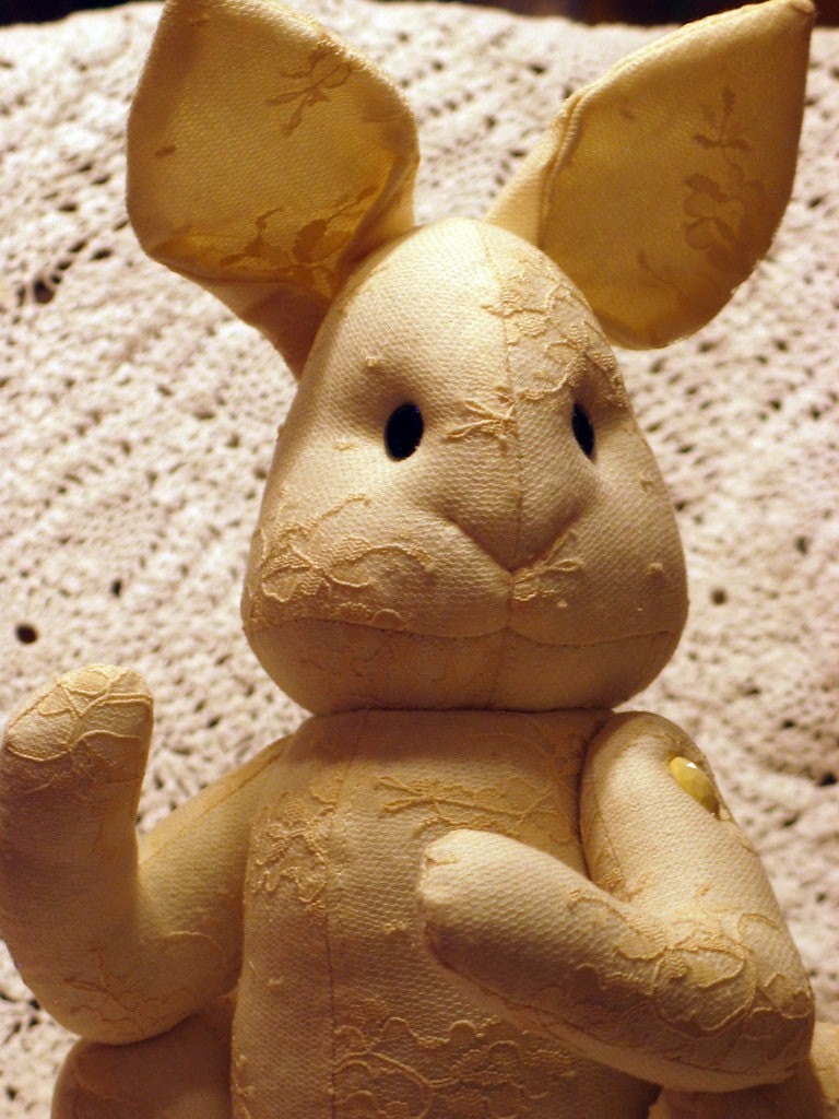 Jointed Old-Fashioned Look Bunny Rabbit - Creamy White Lace