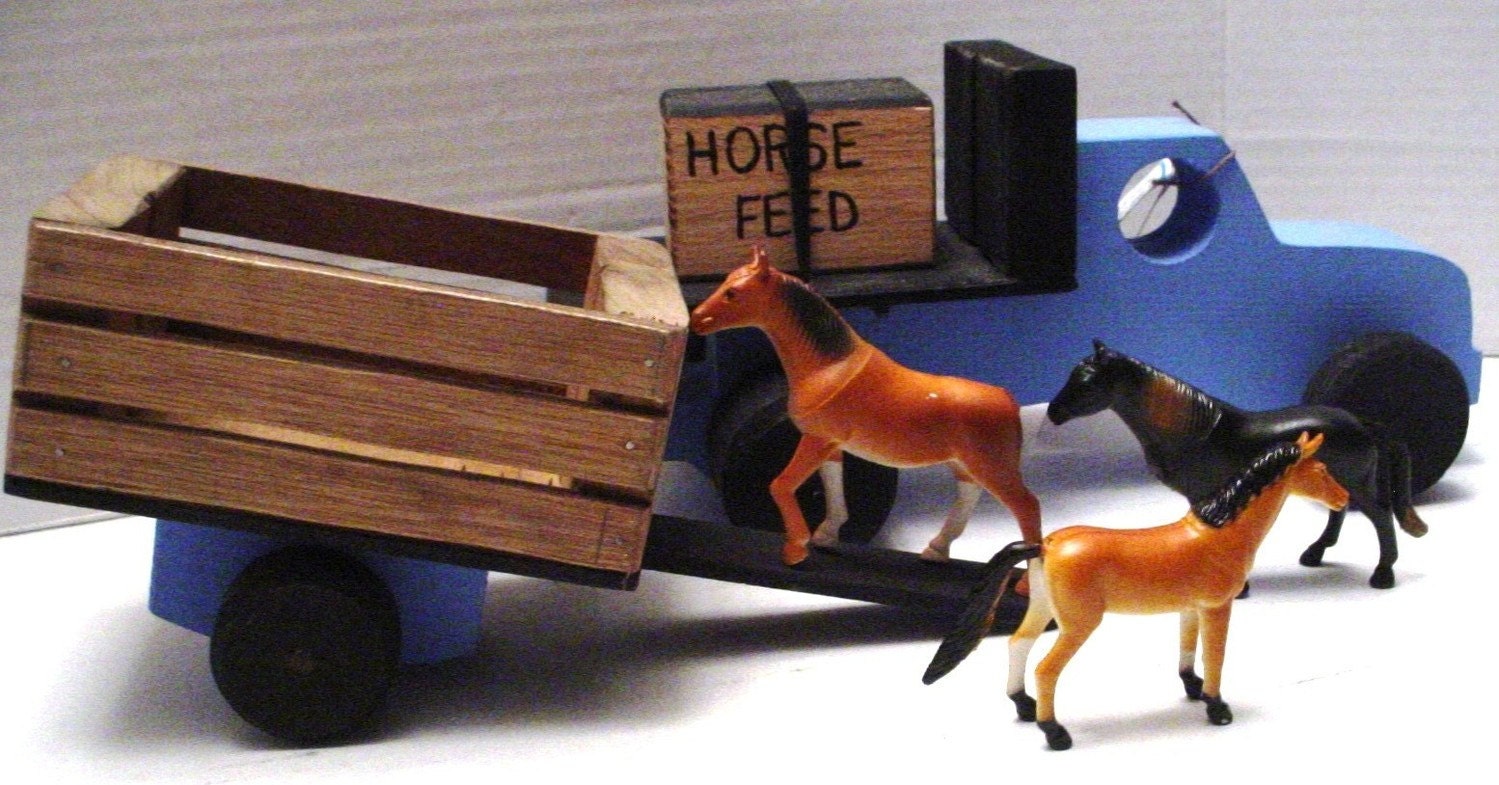 Truck HorseFeed with HorseTrailer, Wooden