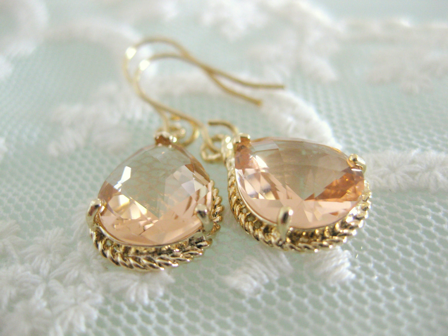 Champagne. Teadrop glass earrings.