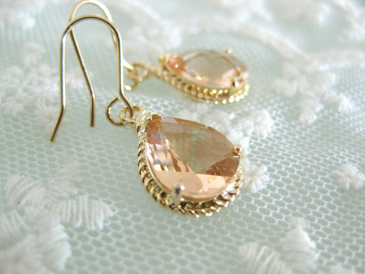Champagne. Teadrop glass earrings.