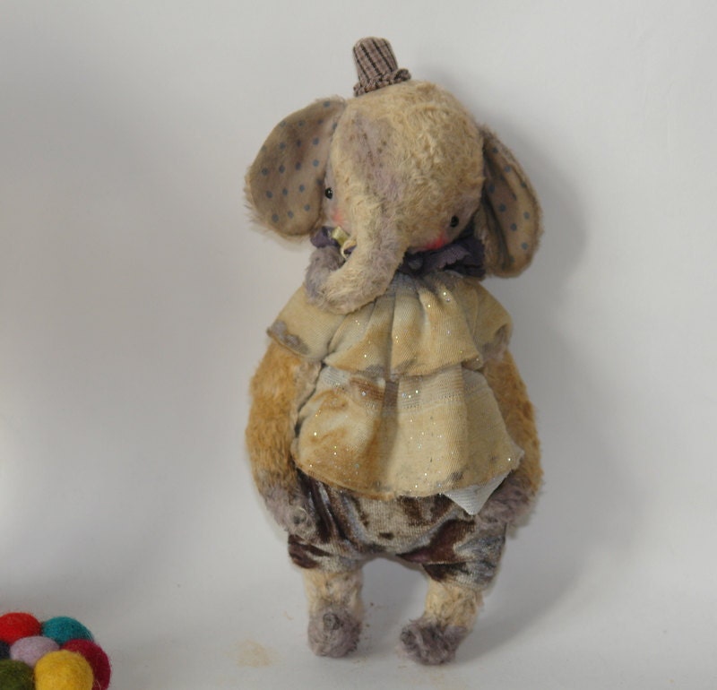 9 inch Clown Elephant with posing arms by Sasha Pokrass