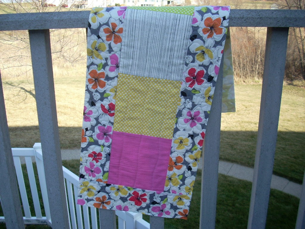 Be Bold and Beautiful tablerunner - FREE SHIPPING