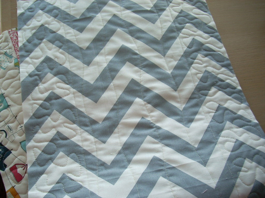 Lucy's Crab Shack tablerunner - FREE SHIPPING