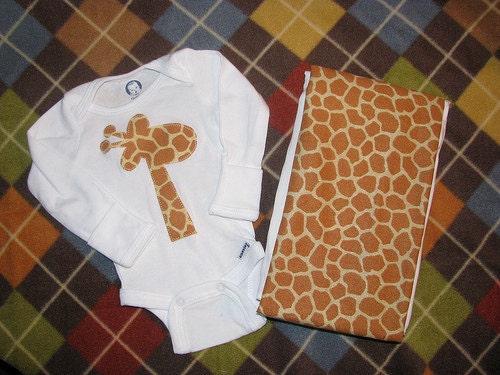 Baby Onesie and Burp Cloth Set - Gerry Giraffe - Great Baby Shower or New Baby Gift - boy girl unisex - Newborn, 3mos, 6mos, 12mos