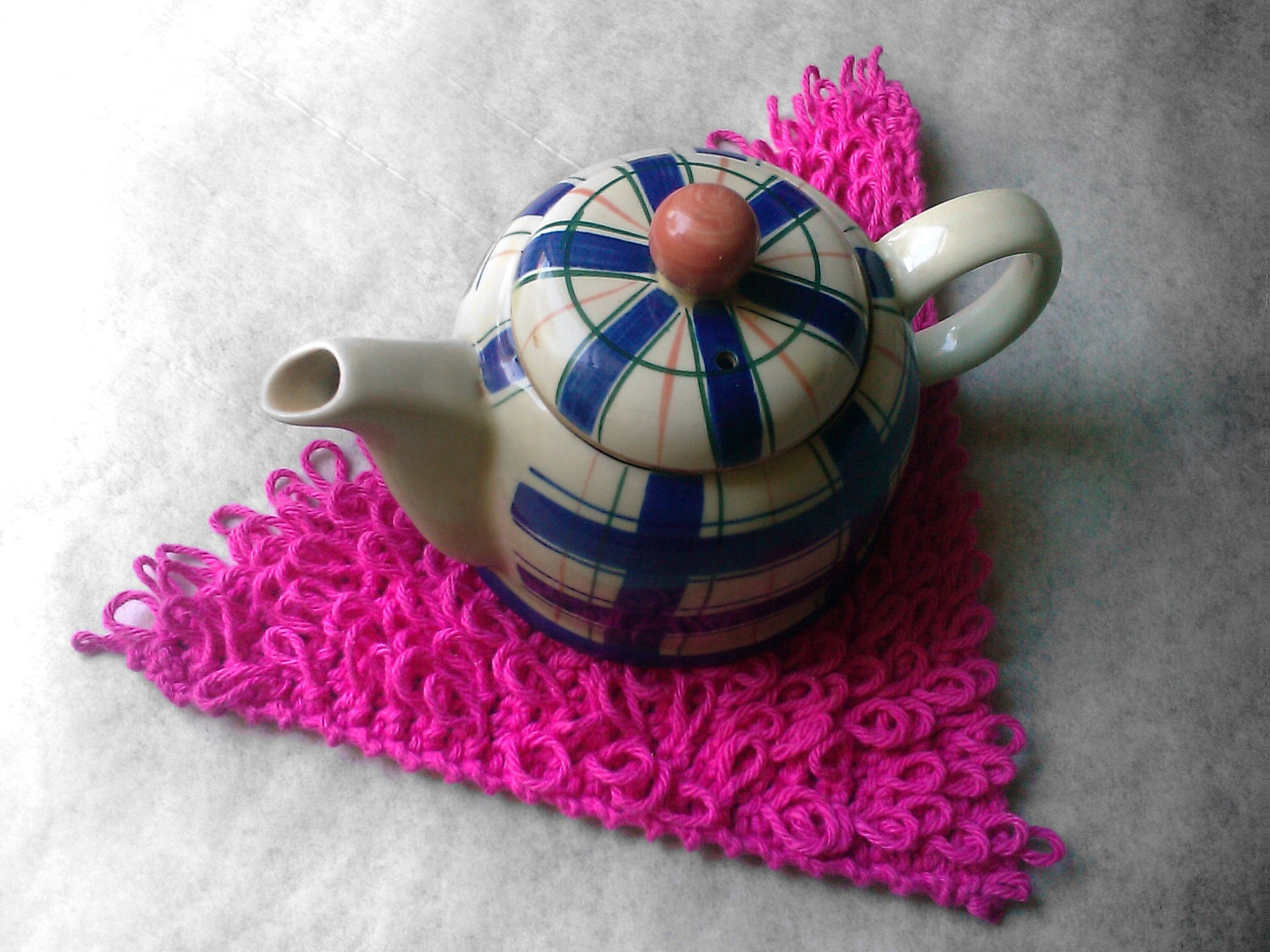 Knit Hot Pink Triangle Shag Hot Plate