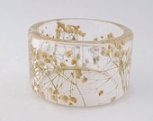 White Baby's Breath Botanical Resin Bangle.  Chunky Bangle with Pressed Flowers.  Real Flowers - White Baby's Breath