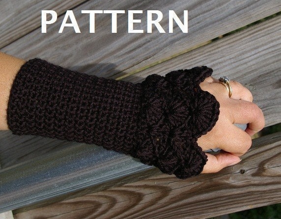 Crochet Pattern Arm warmers in Peacock Pattern PDF