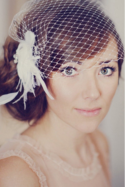 Ivory Feather Bridal Clip with Vintage Accent /// Hannah
