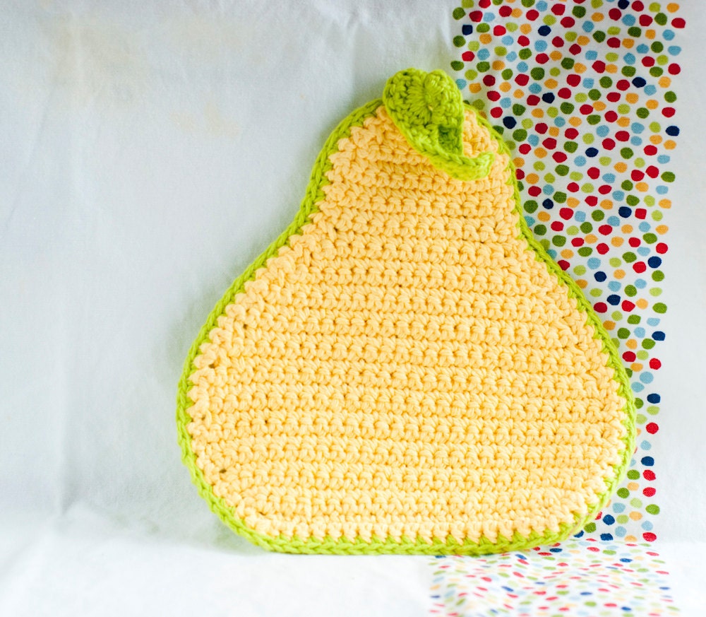 Crochet pear pot holder with green leaf