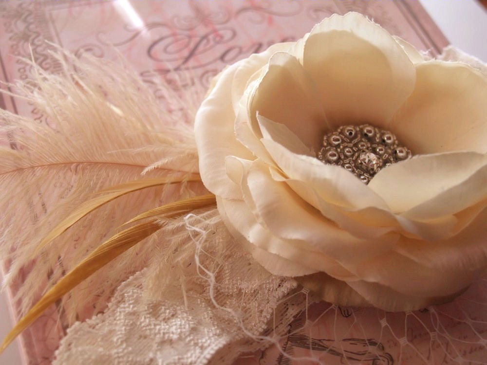 Vintage Couture Headband Cream Flower Feathers Veiling Rhinestone on Stretch lace Flapper, Photo Prop