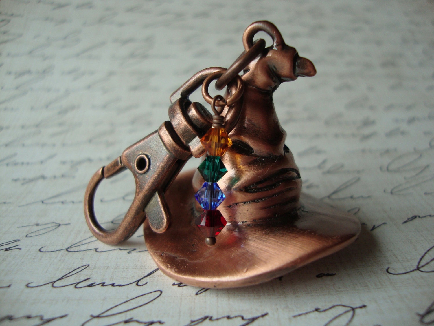 SORTING HAT KEYCHAIN - Unisex Wizard Inspired Hogwarts Sorting Hat Keyring Burnished Copper Gryffindor Ravenclaw Hufflepuff Slytherin