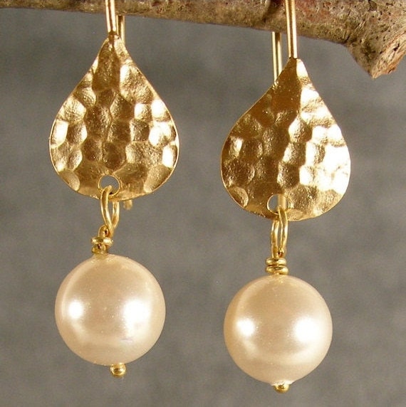 Gold Earrings, Bridesmaid Jewelry, Bridesmaid Earrings, Gold Pearl Earrings, Gold Pearl Hammered Earrings (4278)