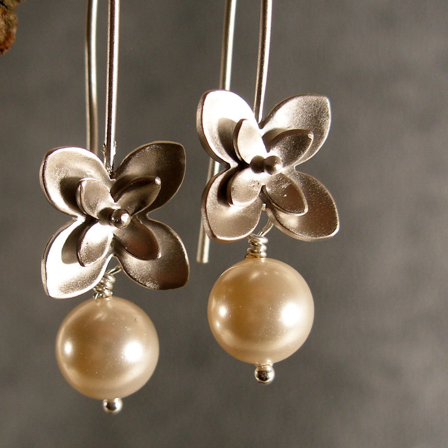 Pearl Little Flowers Silver Bridesmaid Earrings, Silver Earrings, Pearl Earrings, Bridal Earrings (4273)