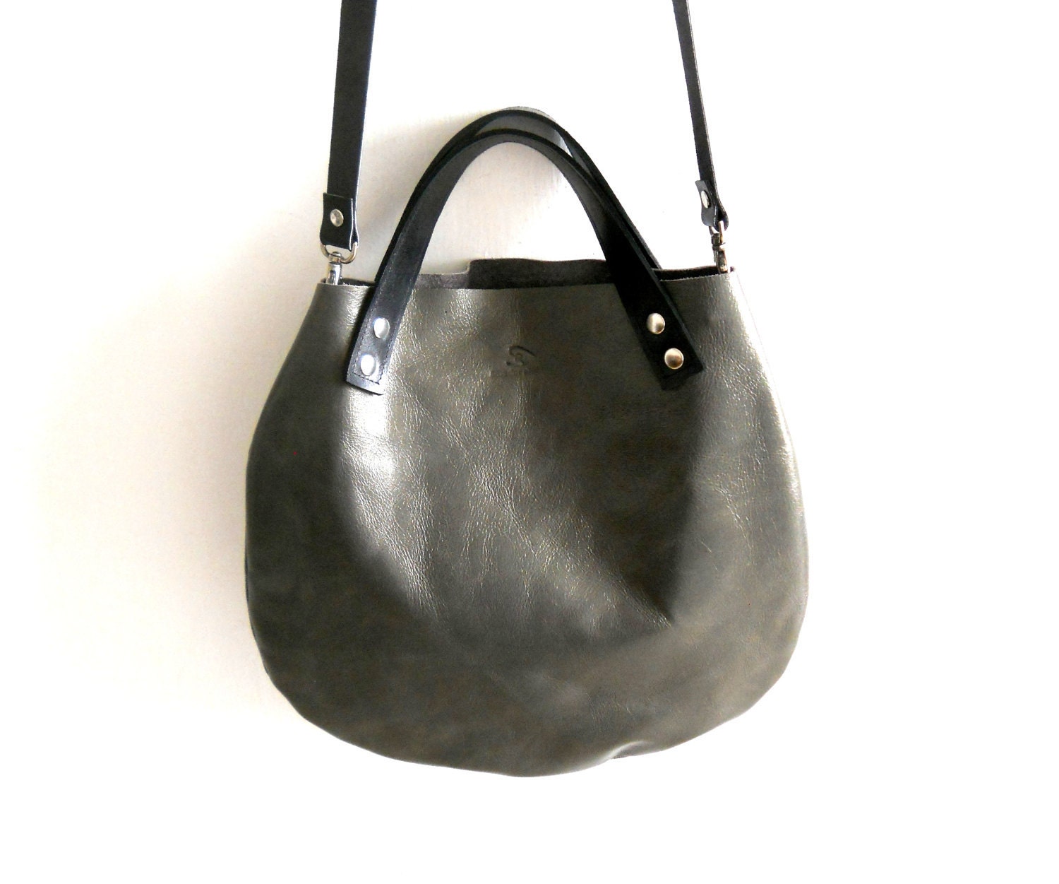 Little leather  basket bag - Metallic oliv gray