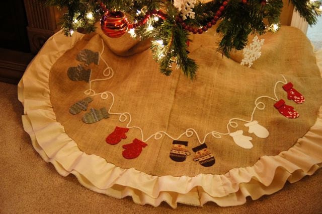 Mitten appliqued christmas tree skirt
