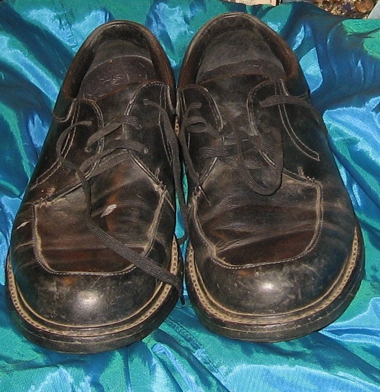 vintage shoes womans sturdy black leather  with RED WINGS SOLE size 8 and a half