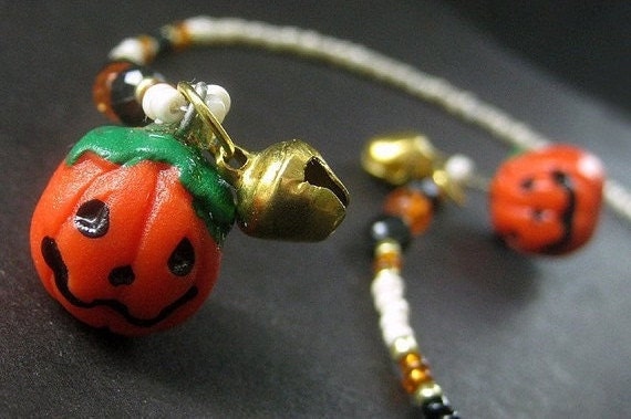 Halloween Pumpkin Bookmark. Beaded Bookmark with Orange Jack o Lantern. Handmade.