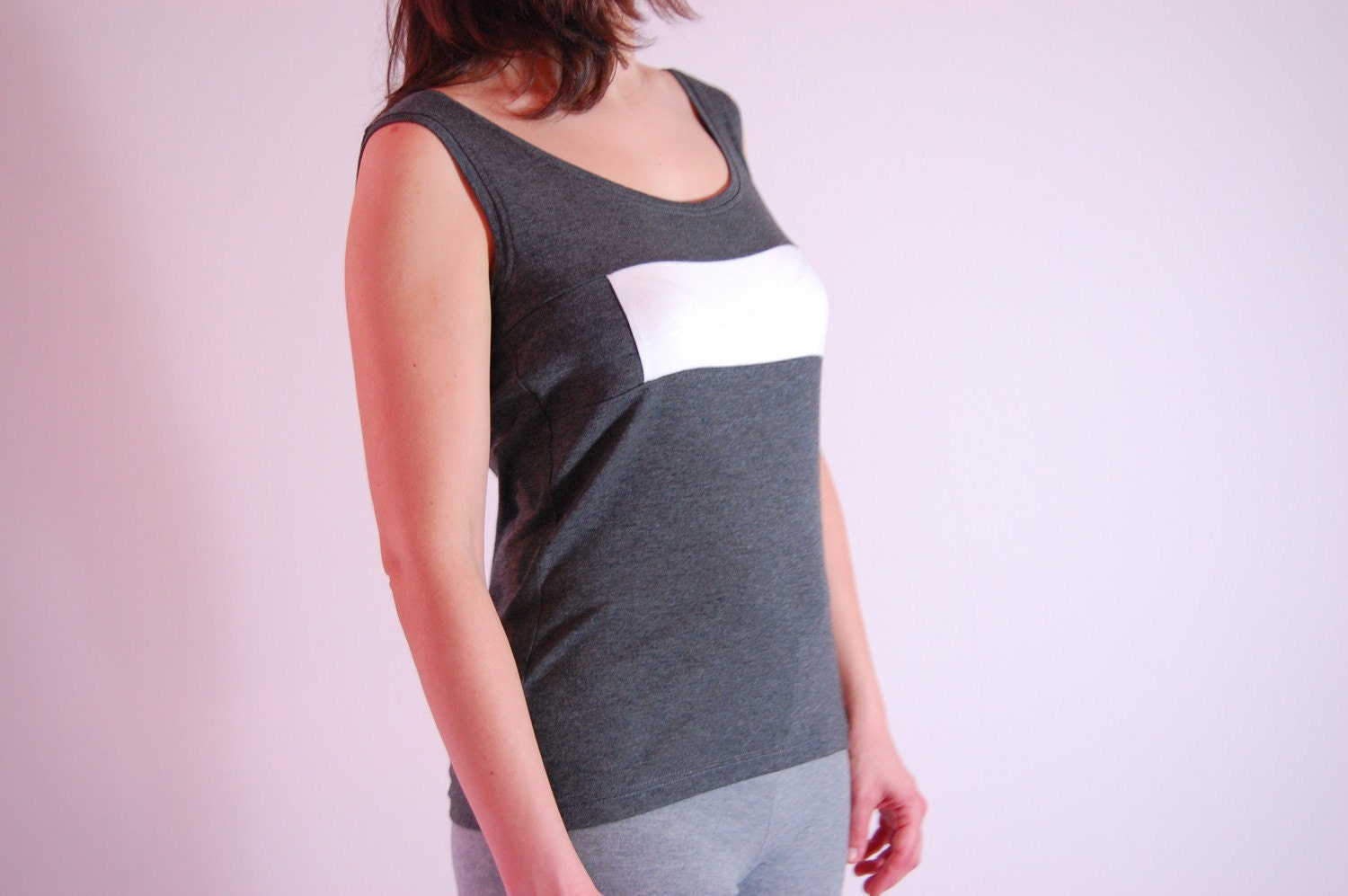 t-shirt / grey, white