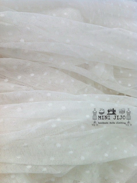 Fat Quarter White Lace Dot fabric 1/4 mtr.