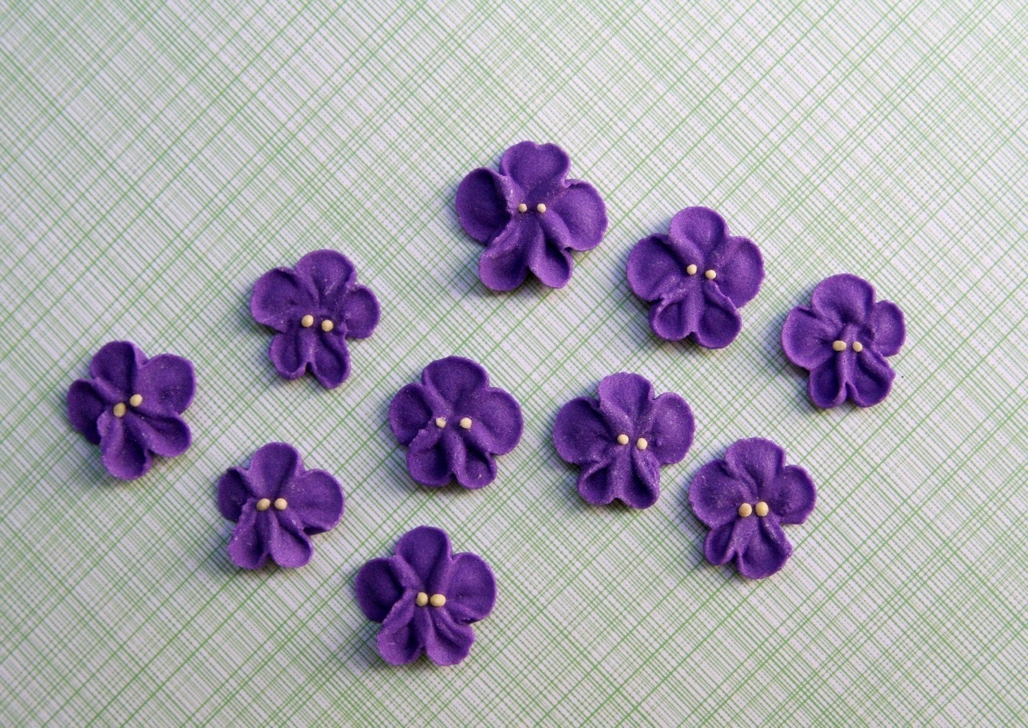 Small Royal Icing Violets to Decorate Cupcakes and Cakes (24) Il_170x135