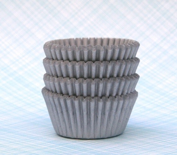 MINI Silver Cupcake Liners (100) Il_570xn