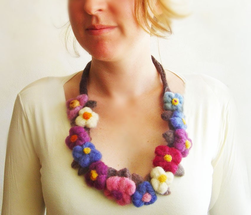 felt flowers necklace, statement necklace, bib necklace, eco friendly, spring fashion