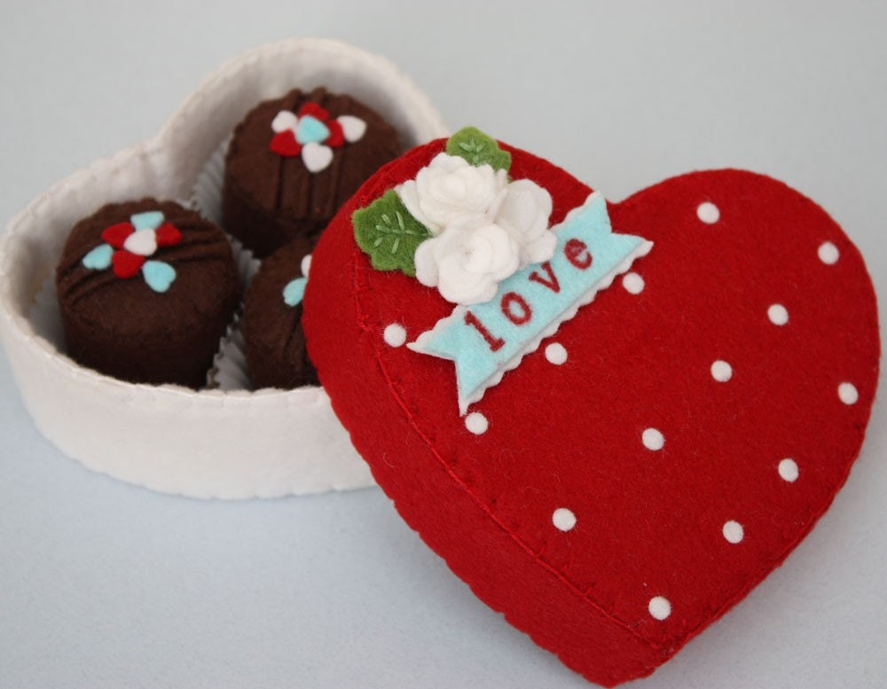 Love Felt Valentine's Heart  Chocolate Magnet Candy Box